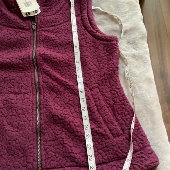 NWT Royal Robbins Snow Wonder fleece vest size L color beet - Picture 6 of 8